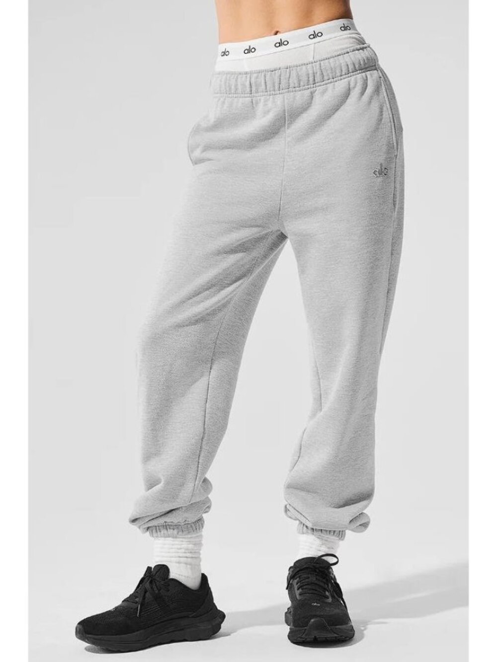 ALO YOGA Women's Accolade Sweatpant Size L in Athletic Heather Grey (Stained)